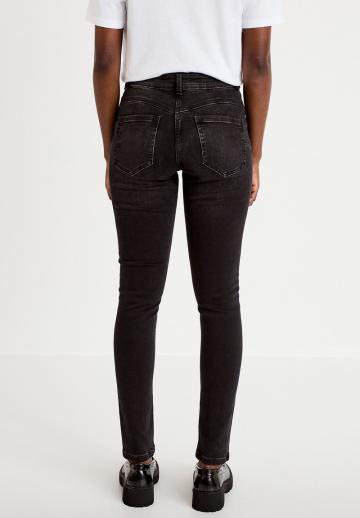 Узкие джинсы