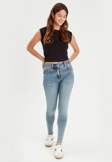 Узкие джинсы