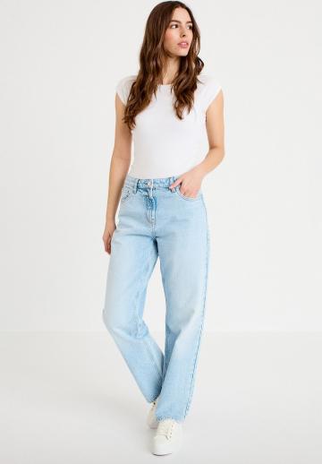 Прямые джинсы