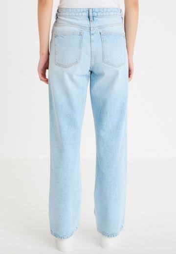 Прямые джинсы