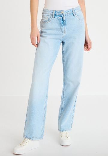 Прямые джинсы