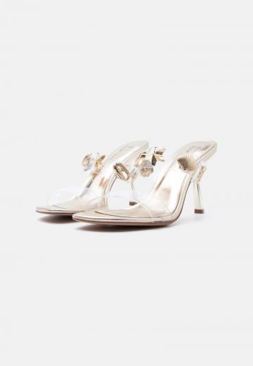 Босоножки на каблуке