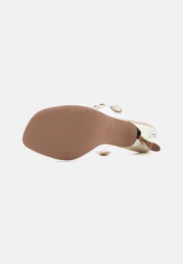 Босоножки на каблуке