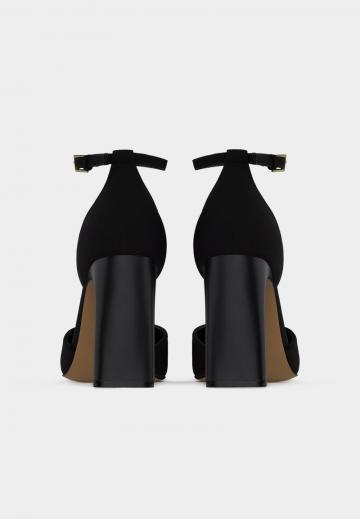 Туфли на высоком каблуке