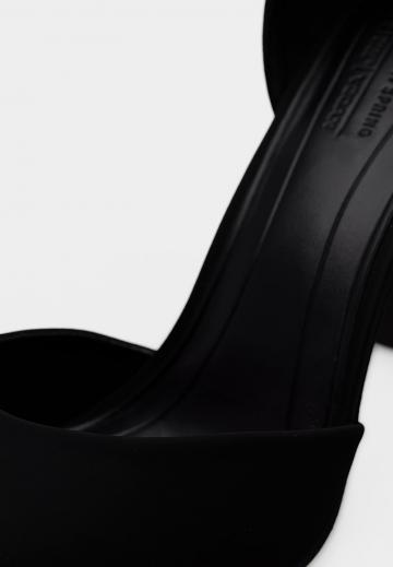 Туфли на высоком каблуке