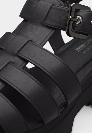 Босоножки на платформе