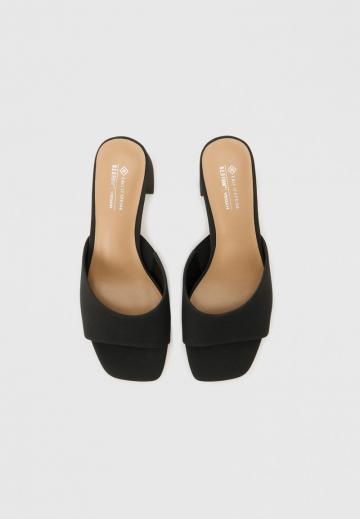 Босоножки на каблуке