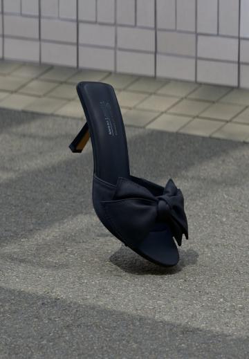 Босоножки на каблуке