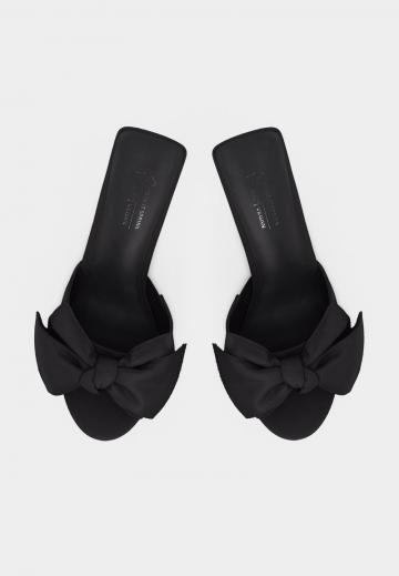 Босоножки на каблуке