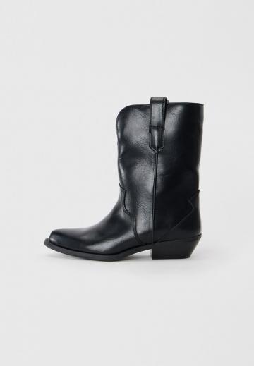 Ковбойские сапоги