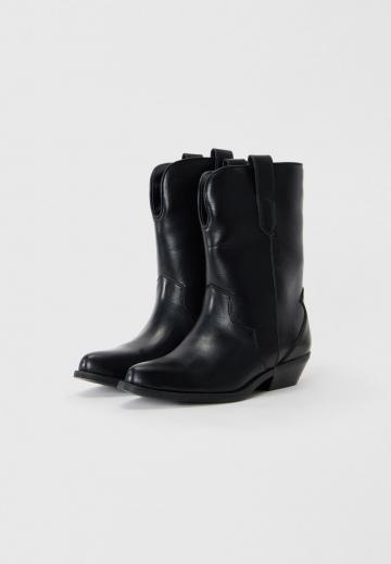 Ковбойские сапоги