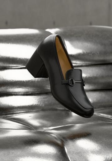 Туфли с высоким носом