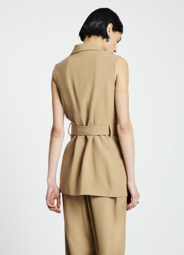 Длинный жилет