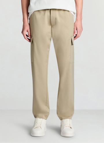 Брюки с накладными карманами