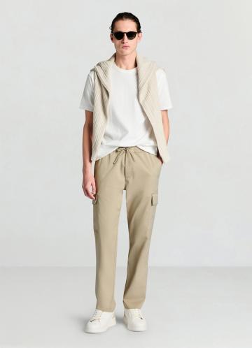 Брюки с накладными карманами