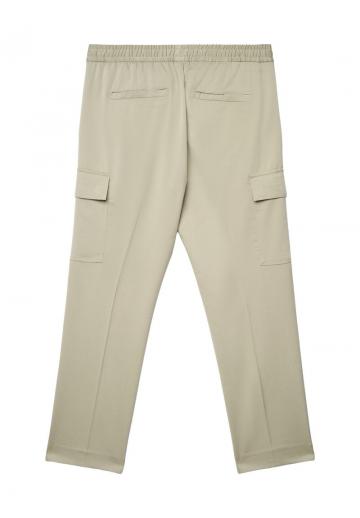 Брюки с накладными карманами