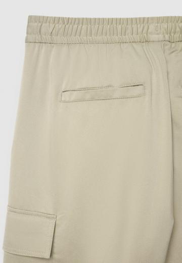 Брюки с накладными карманами