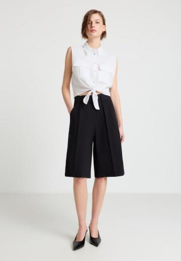 Блузка без рукавов