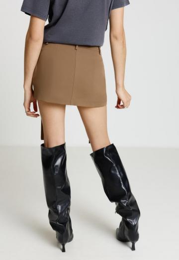 Юбка с накладными карманами