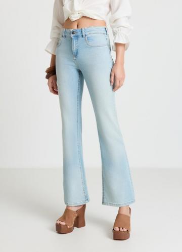 Клешеные джинсы