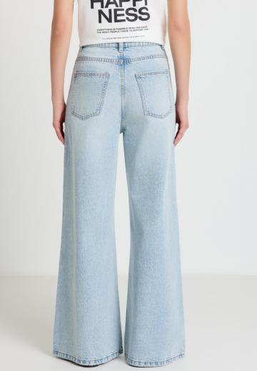 Клешеные джинсы