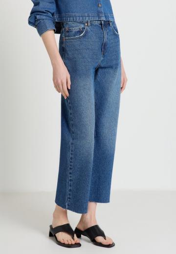 Короткие джинсы