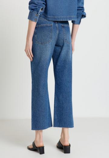 Короткие джинсы