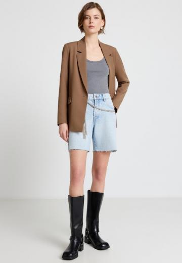 Джинсовые шорты