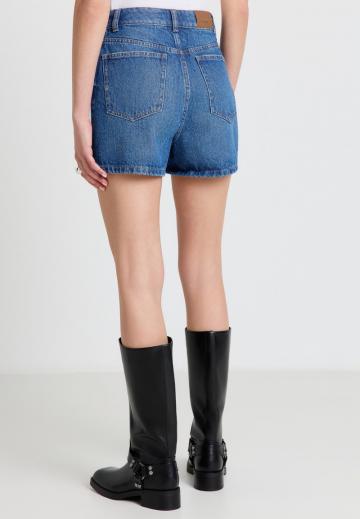 Джинсовые шорты