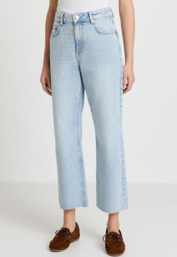 Короткие джинсы