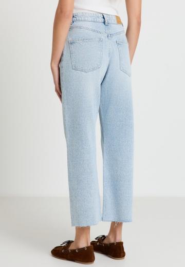 Короткие джинсы