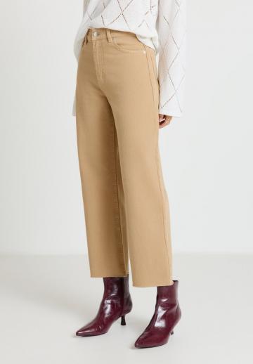 Короткие джинсы