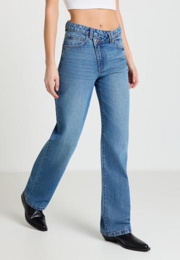 Прямые джинсы