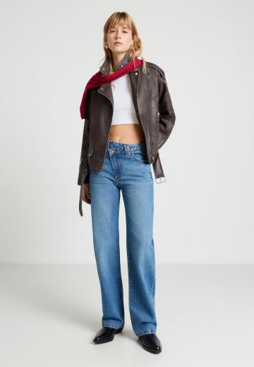 Прямые джинсы