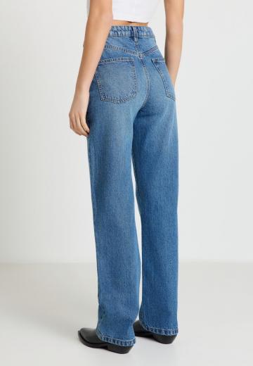 Прямые джинсы