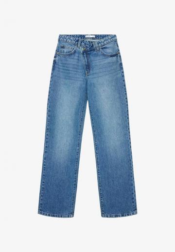 Прямые джинсы