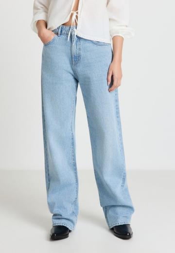 Прямые джинсы