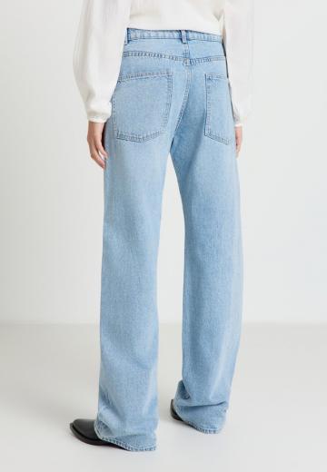 Прямые джинсы
