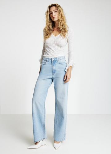 Прямые джинсы