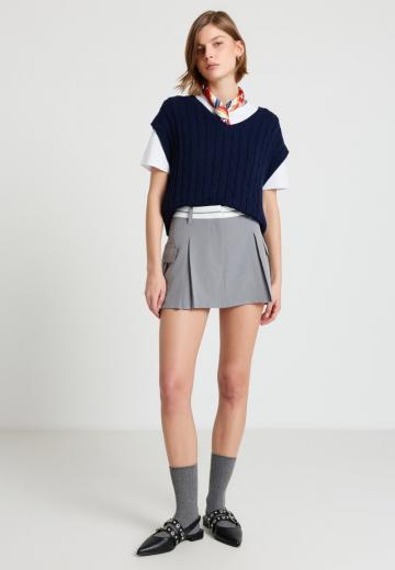 Юбка с накладными карманами