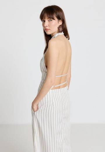 Блузка без рукавов