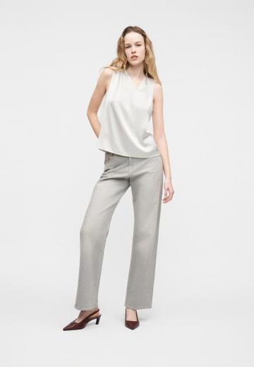 Блузка без рукавов