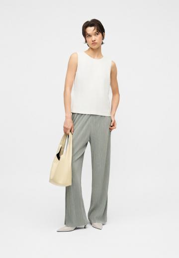 Блузка без рукавов