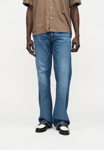 Клешеные джинсы