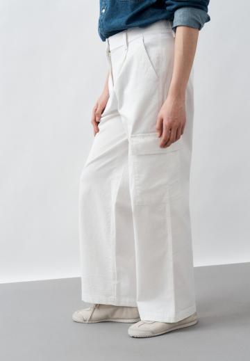 Брюки с накладными карманами