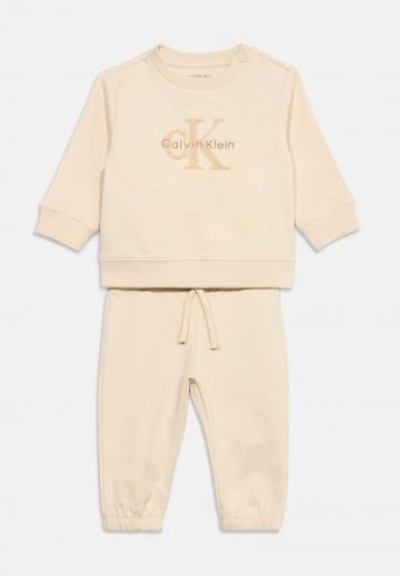 Набор одежды