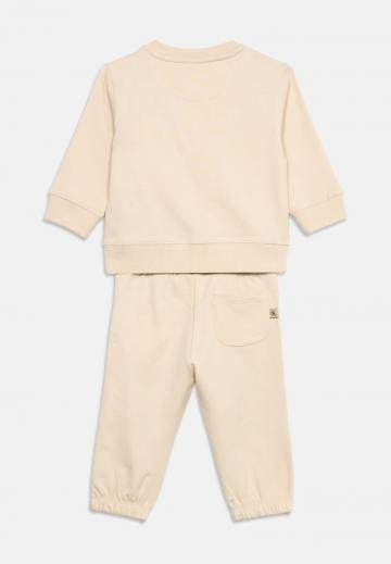 Набор одежды