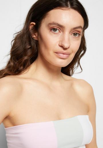 Топ без бретелек