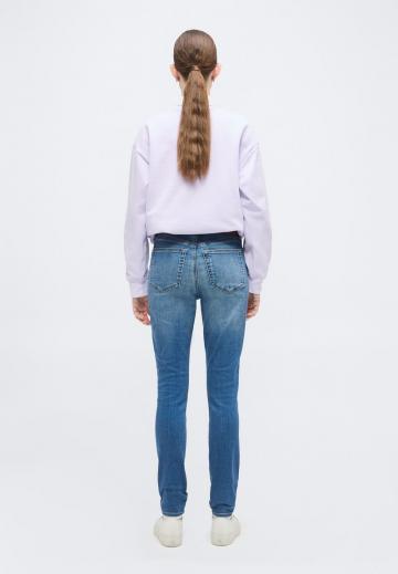 Узкие джинсы