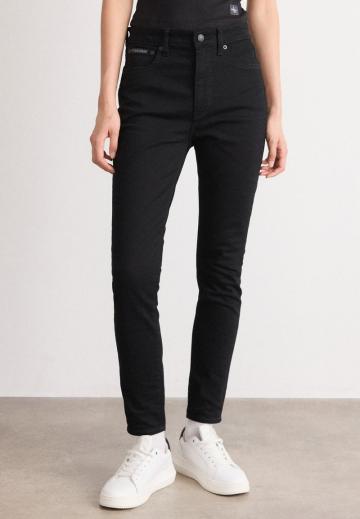 Узкие джинсы